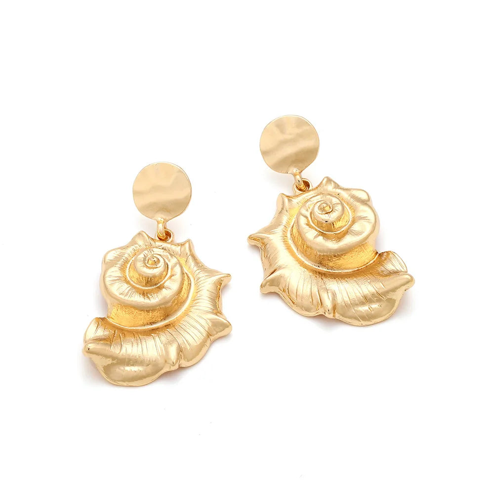 Conch Shell Pendant Earrings – Gold & Silver